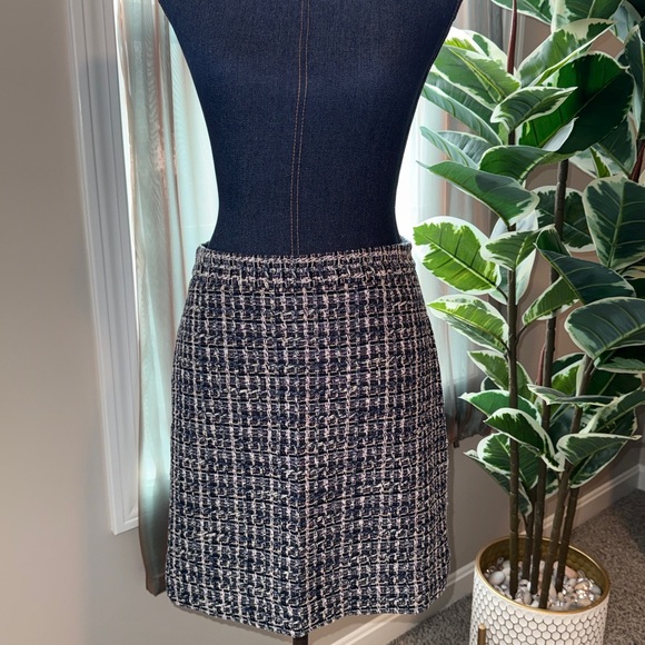Ann Taylor 4P Tweed Skirt - Picture 2 of 3
